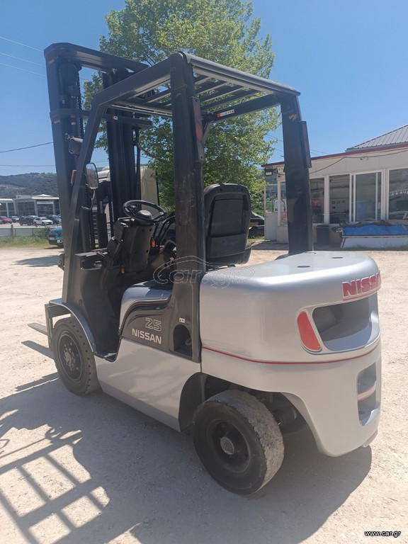 Nissan 2005 YL02A25 2005