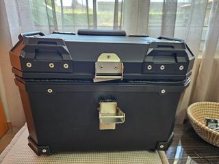 Topcase falcon 45l πλαστική καινούρια μαζι με βάση