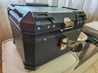 Topcase falcon 45l καινούρια μαζι με βάση