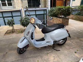 Vespa GTS 300 2010-thumb-1