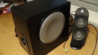 Σετ ηχεία Logitech X‑230 (subwoofer + 2 δορυφόροι)-thumb-1