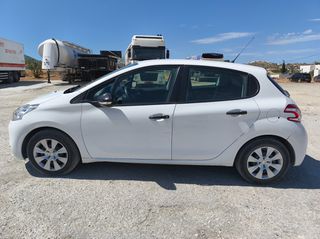 Peugeot 208 2015-thumb-1