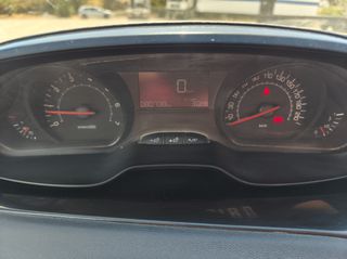 Peugeot 208 2015-thumb-12
