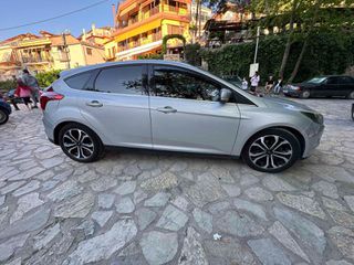 Ford Focus 2012-thumb-4