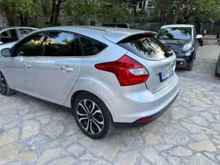 Ford Focus 2012-thumb-10