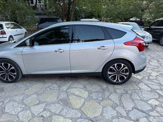 Ford Focus 2012-thumb-11