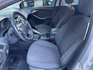 Ford Focus 2012-thumb-16