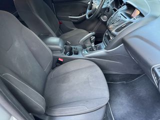 Ford Focus 2012-thumb-17