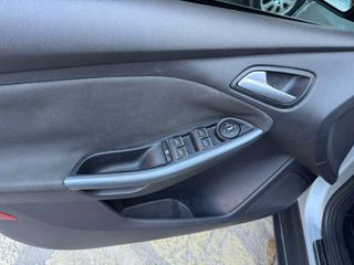 Ford Focus 2012-thumb-20