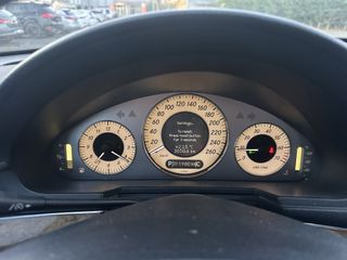 Mercedes-Benz E 200 2009-thumb-10
