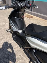 Piaggio Beverly 350 2017 BEVERLY 350 SPORT TOURING ABS-thumb-18
