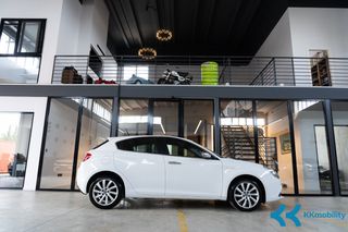 Alfa Romeo Giulietta 2020-thumb-8