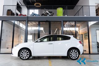 Alfa Romeo Giulietta 2020-thumb-10