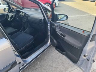Opel Zafira 2002-thumb-13