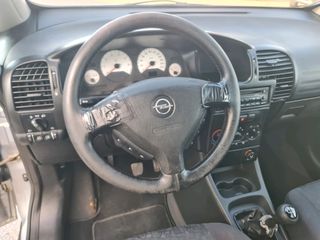 Opel Zafira 2002-thumb-11