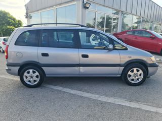 Opel Zafira 2002-thumb-3