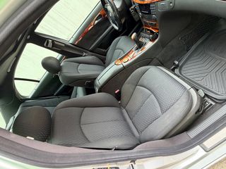 Mercedes-Benz E 220 2004-thumb-9