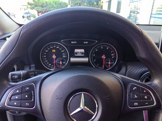 Mercedes-Benz GLA 180 2019-thumb-5