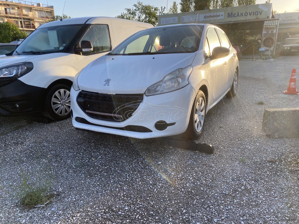 Peugeot 208 2015