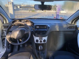Peugeot 208 2015-thumb-6
