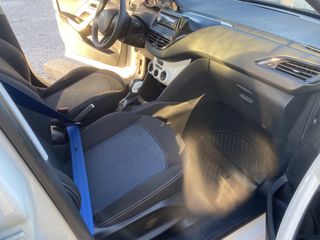 Peugeot 208 2015-thumb-9