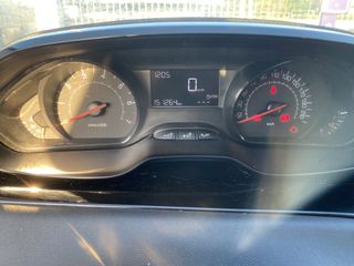 Peugeot 208 2015-thumb-10