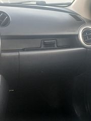 Mazda 2 2010-thumb-2