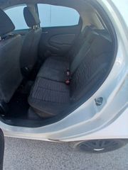 Mazda 2 2010-thumb-4