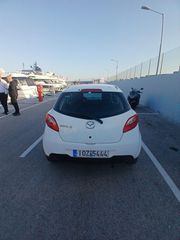 Mazda 2 2010-thumb-5