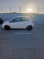 Mazda 2 2010-thumb-6