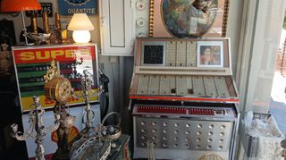 Jukebox AMI TROPICANA 200 από SERVICE έτοιμο γεμάτο με δισκάκια της αρεσκείας σας