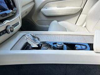 Volvo XC 60 2022 T8 PHEV 2.0 456hp AWD AT8 18,8kw Face Lift-thumb-13