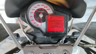 Aprilia MANA 850 2010-thumb-2