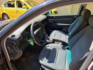 Audi A4 1996-thumb-3