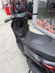 Piaggio Beverly 400 2023-thumb-16