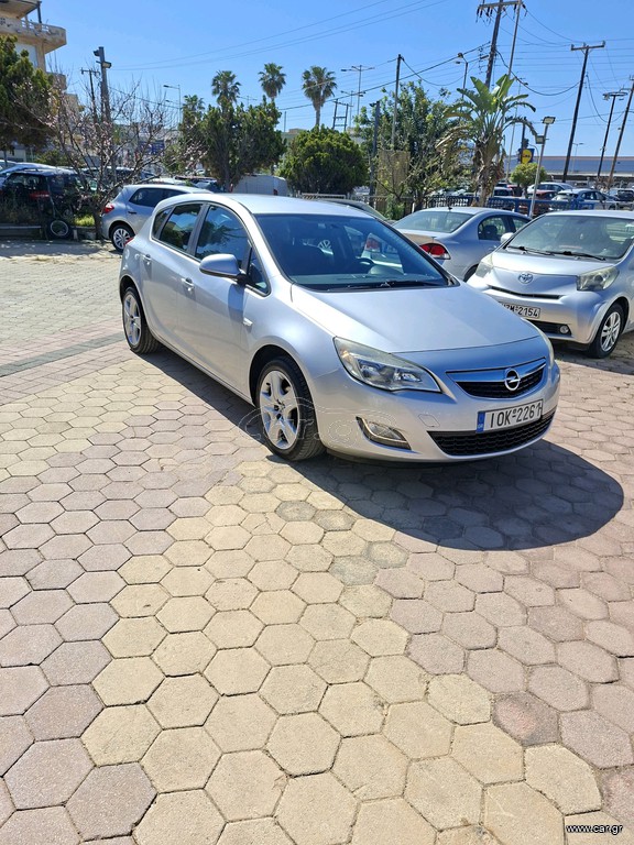 Opel Astra 2012 turbo 140 ps