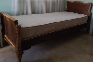 Κρεβάτι αντίκα με καινούριο στρώμα και 2 κομοδίνα