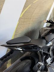 Honda CBR 1000RR 2021 R-thumb-6