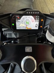 Honda CBR 1000RR 2021 R-thumb-12