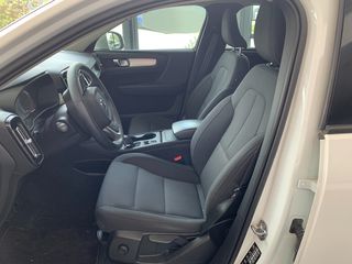 Volvo XC40 2021 MOMENTUM T3 21 ICE-thumb-5