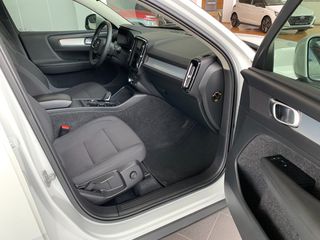 Volvo XC40 2021 MOMENTUM T3 21 ICE-thumb-6