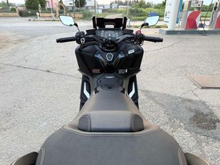 Yamaha TMAX 560 2023-thumb-8