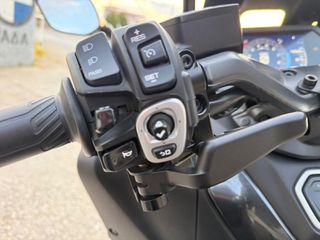 Yamaha TMAX 560 2023-thumb-36