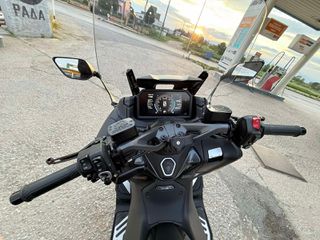 Yamaha TMAX 560 2023-thumb-21