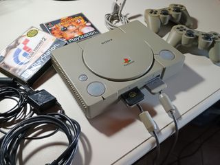 SONY PLAYSTATION 1-thumb-1