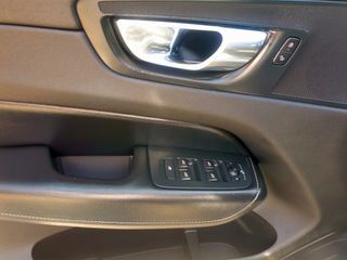 Volvo XC 60 2017 R-Design Panorama 4X4 Auto 2000cc 190hp Diesel-thumb-45