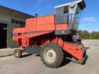 Combine Harvester Deutz-Fahr 1982 M1102