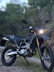 Suzuki DR-Z4S 2025-thumb-1