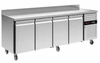 ΠΡΟΣΦΟΡΑ!!! KARAMCO SNACK4100TN (223x60x85cm - 3 Πόρτες - 189Watt/230V / +2°C +8°C - Ενεργ. Κλάση: A) Inox Στενό Ψυγείο Πάγκος GN με Πανωσήκωμα