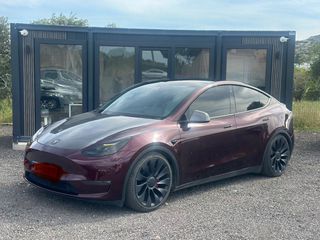 Tesla Model Y 2024 PERFORMANCE